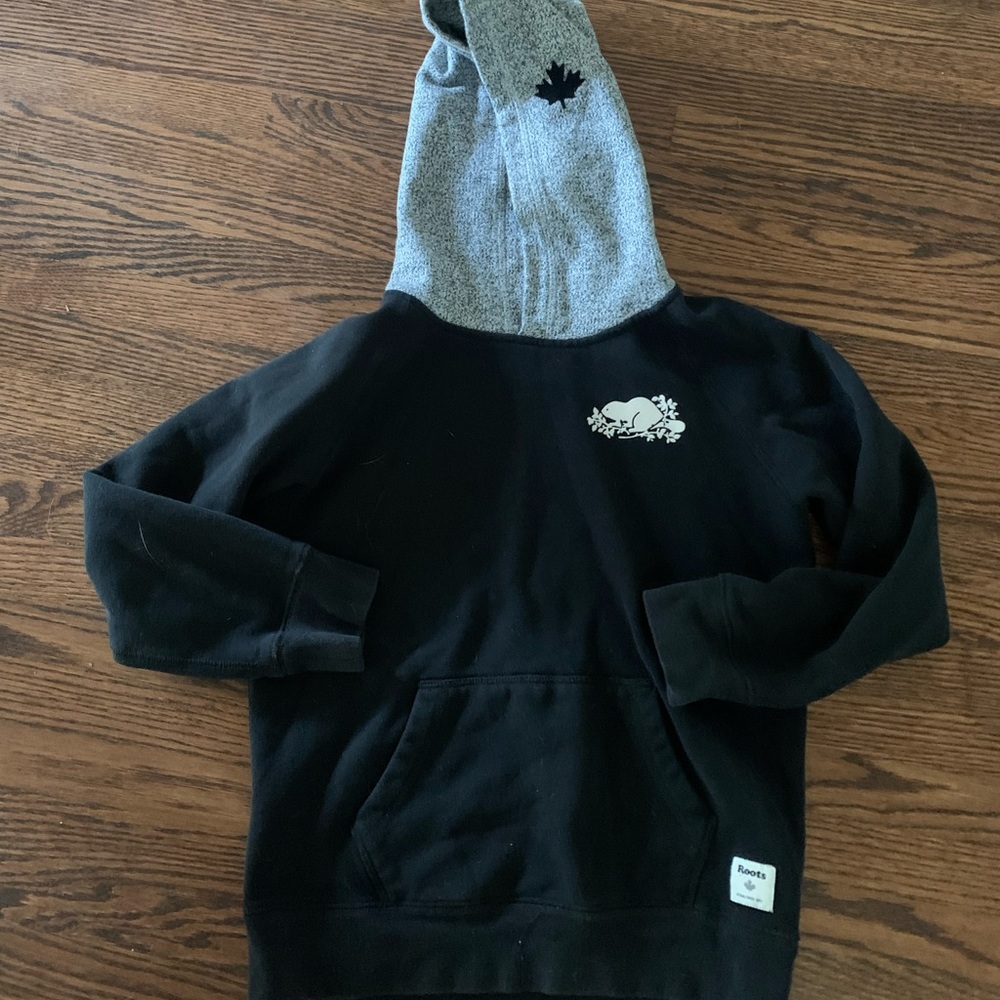 HOODED ROOTS SWEATSHIRT